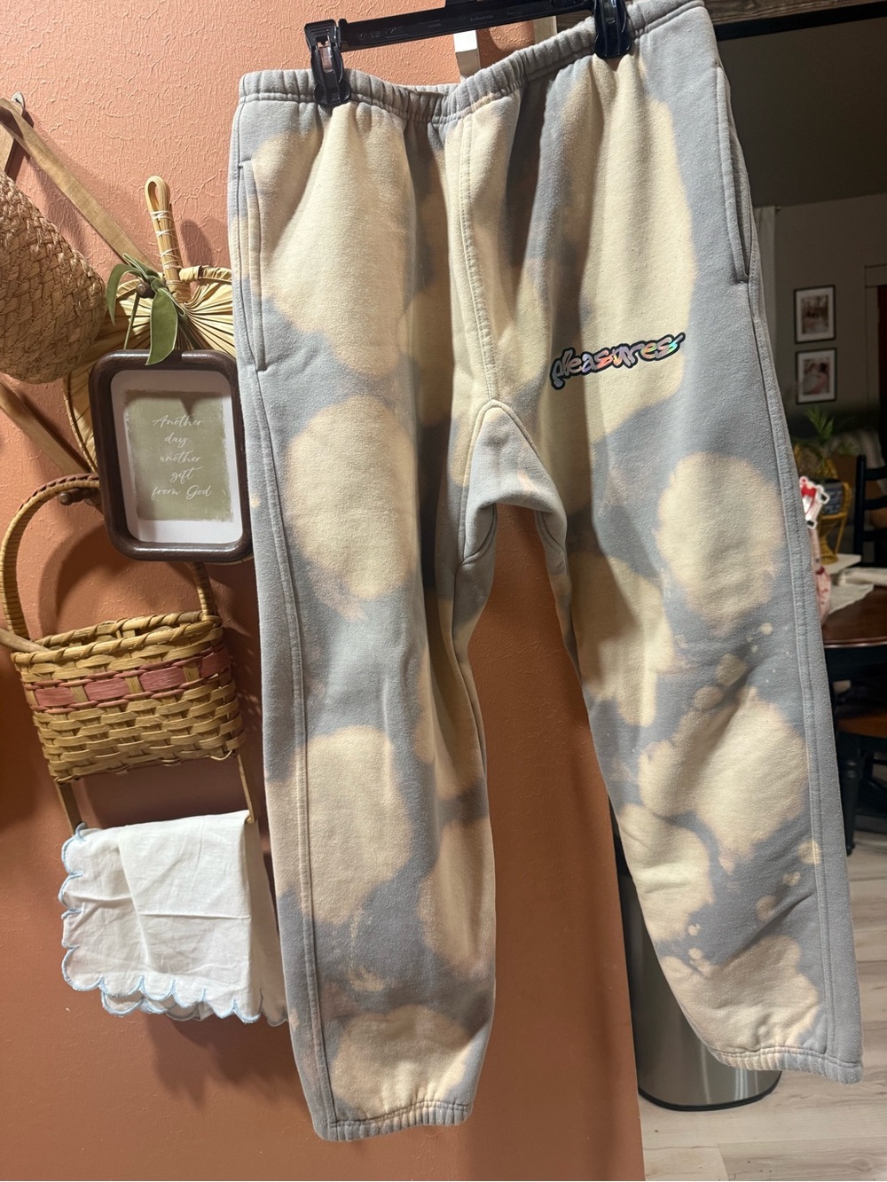 Tie-Dye Fleece Joggers in Gray & Cream — Relaxed Sweatpants